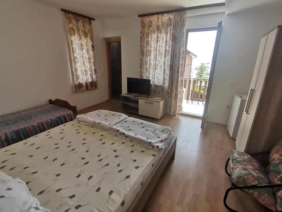 Peštani Guesthouse Zimovski מראה חיצוני תמונה