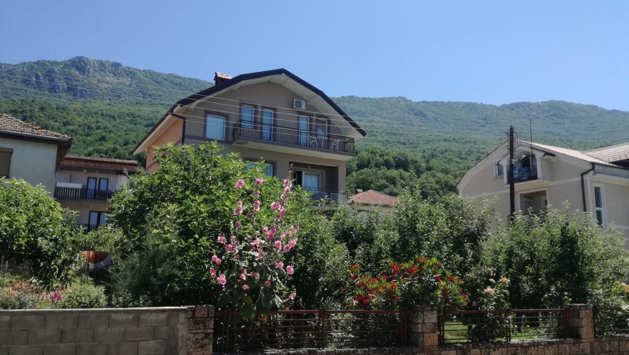 Peštani Guesthouse Zimovski מראה חיצוני תמונה